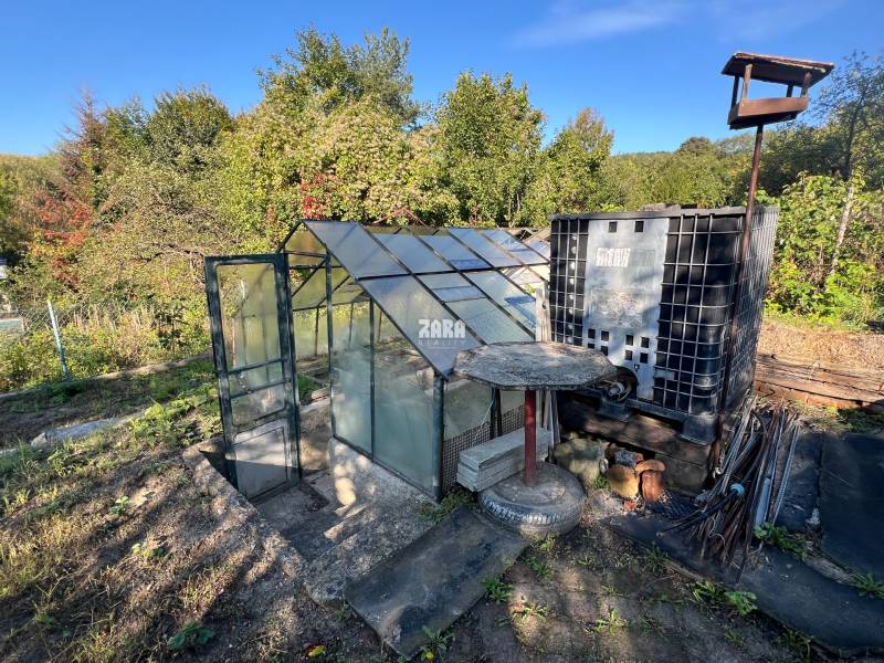 Košice - Sever, Kalvária, Račí potok III, Chata so záhradou  453 m2