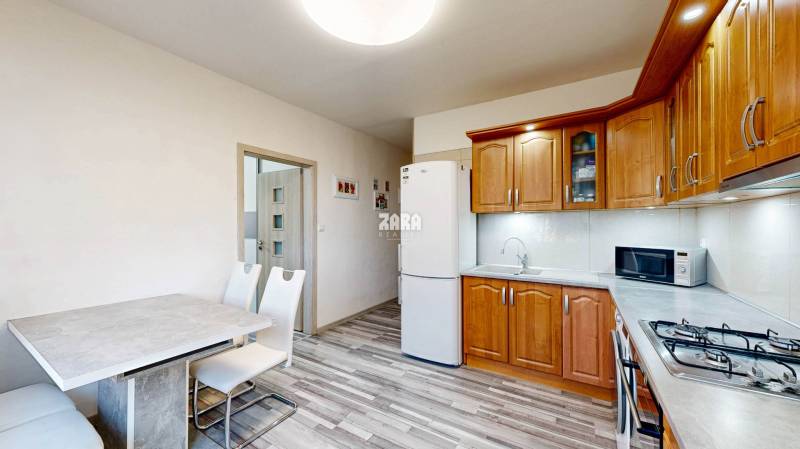 FURČA- EXNÁROVÁ veľmi pekný zrekonštruovaný 2 izbový byt 58 m2, loggia