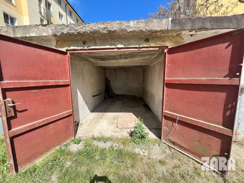 Košice-Staré Mesto, ul. Jesenná, murovaná radová garáž. 