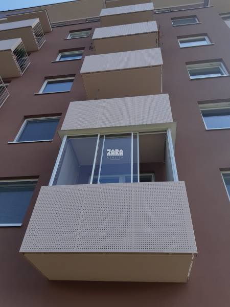 KVP - NA GRUNTE - NOVOSTAVBA, 3 izb. ZARIADENÝ, loggia, parkov. státie