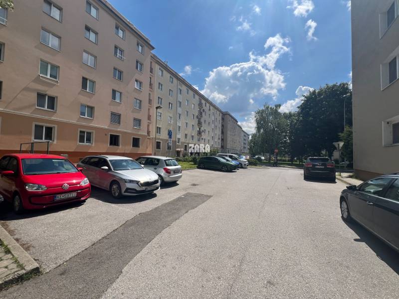 Košice -Staré Mesto, murovaná GARÁŽ, Park Angelinum/ Komenského, Letná