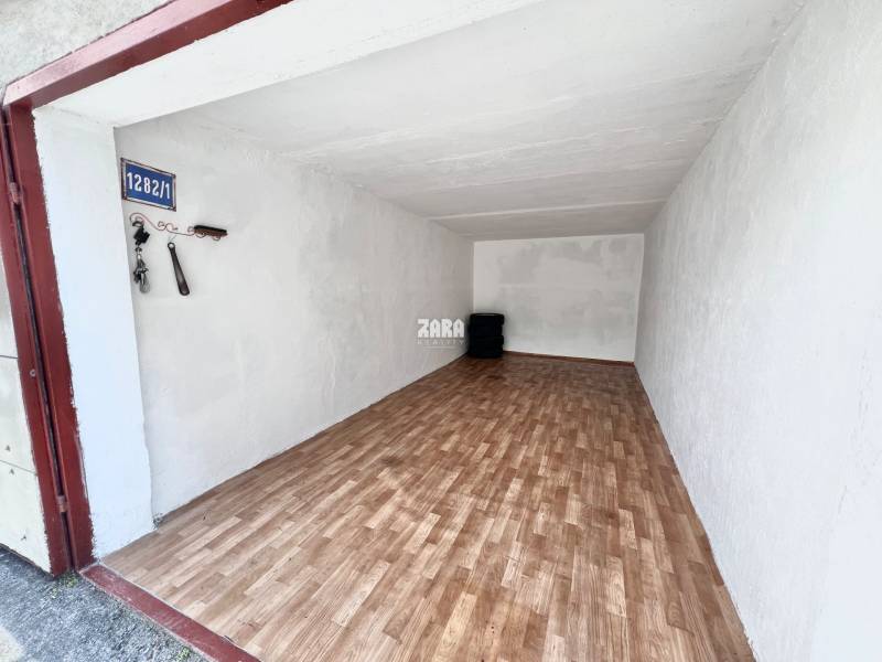 Košice -Staré Mesto, murovaná GARÁŽ, Park Angelinum/ Komenského, Letná