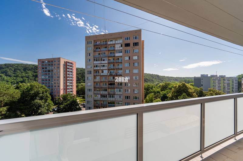Nad Jazerom - Nadčasový 3 izb. byt ul. POLUDNÍKOVÁ, 71 m2 + loggia. 