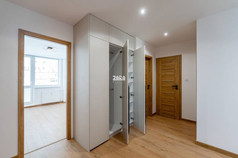 Nad Jazerom - Nadčasový 3 izb. byt ul. POLUDNÍKOVÁ, 71 m2 + loggia. 