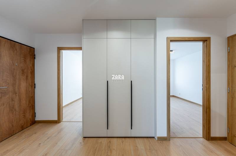 Nad Jazerom - Nadčasový 3 izb. byt ul. POLUDNÍKOVÁ, 71 m2 + loggia. 