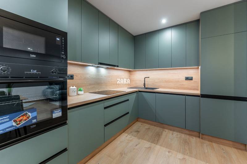 Nad Jazerom - 3 izb. byt ul. POLUDNÍKOVÁ, 71 m2 + loggia. Nová rekonš.