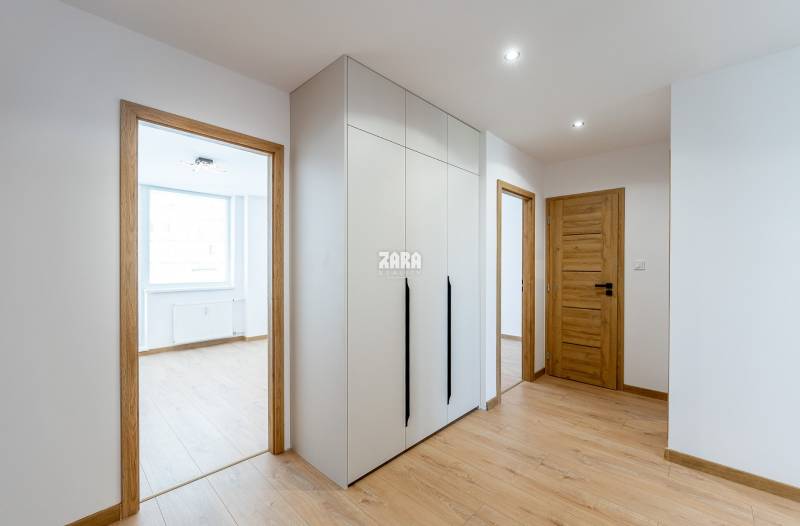 Nad Jazerom - Nadčasový 3 izb. byt ul. POLUDNÍKOVÁ, 71 m2 + loggia. 
