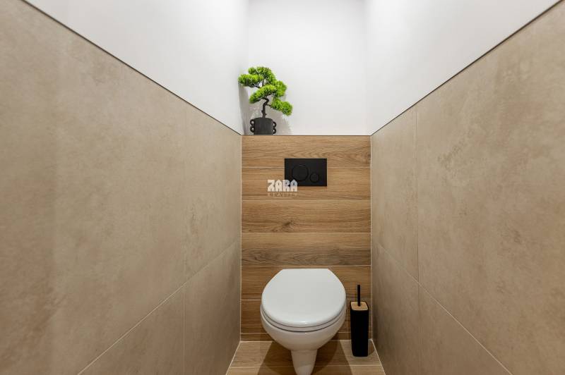 Nad Jazerom - Nadčasový 3 izb. byt ul. POLUDNÍKOVÁ, 71 m2 + loggia. 
