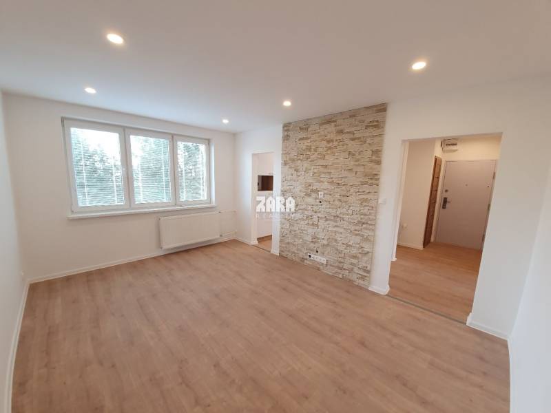 Terasa - ul. Slobody, 3 izbový byt 65 m2 + loggia. Čiastočná rekonš.
