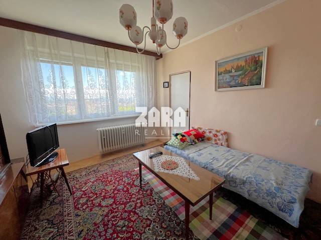 Terasa - ul. Slobody, 3 izbový byt 65 m2 + loggia. Čiastočná rekonš.