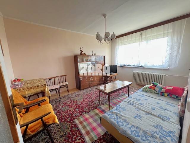Terasa - ul. Slobody, 3 izbový byt 65 m2 + loggia. Čiastočná rekonš.
