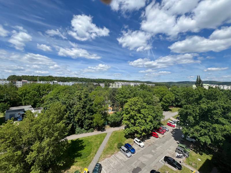 Terasa - ul. Slobody, 3 izbový byt 65 m2 + loggia. Čiastočná rekonš.