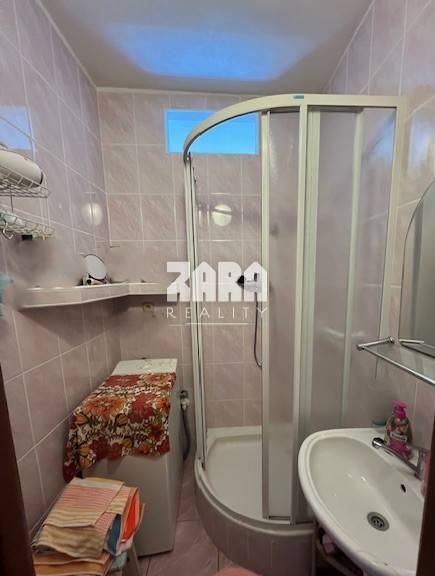 Terasa - ul. Slobody, 3 izbový byt 65 m2 + loggia. Čiastočná rekonš.