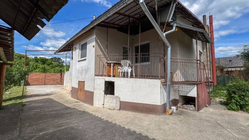 Turňa nad Bodvou - 3 izbový udržiavaný rodinný dom, pozemok 800 m2