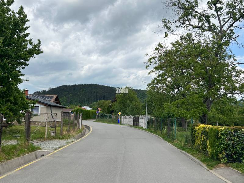 Družstevná pri Hornáde-Malá Vieska. Stavebný pozemok všetky IS,1149 m2