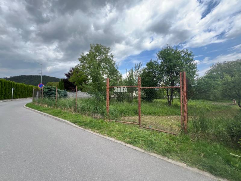 Družstevná pri Hornáde-Malá Vieska. Stavebný pozemok všetky IS,1149 m2