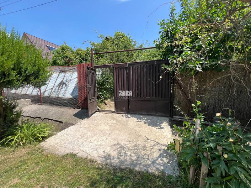 BUKOVEC: CHATA na celoročné bývanie, 2 podlažia, balkón,pozemok 639 m2