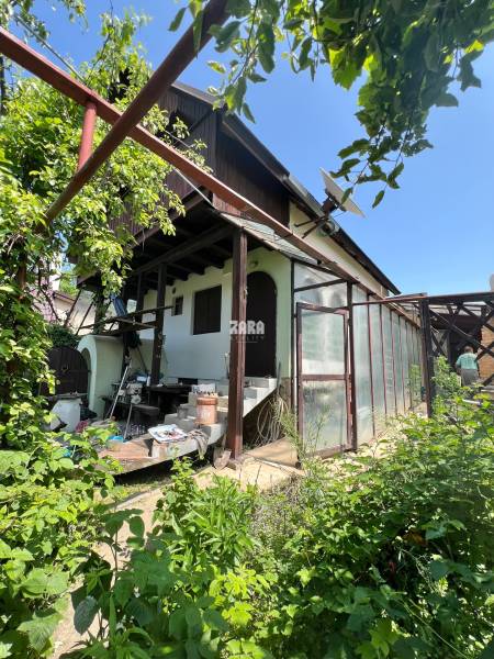 BUKOVEC: CHATA na celoročné bývanie, 2 podlažia, balkón,pozemok 639 m2