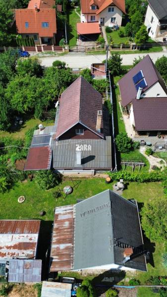 BUKOVEC: CHATA na celoročné bývanie, 2 podlažia, balkón,pozemok 639 m2