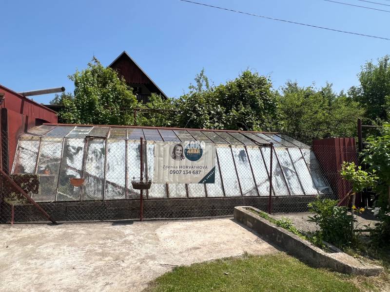 BUKOVEC: CHATA na celoročné bývanie, 2 podlažia, balkón,pozemok 639 m2