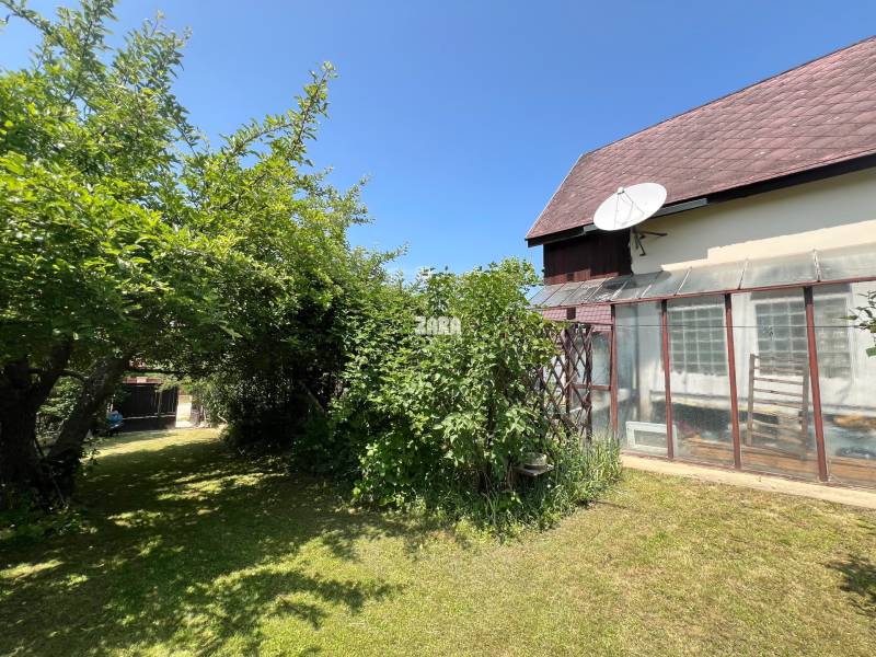 BUKOVEC: CHATA na celoročné bývanie, 2 podlažia, balkón,pozemok 639 m2