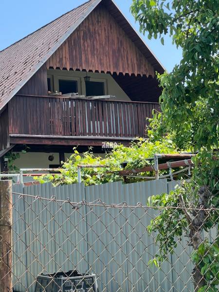 BUKOVEC: CHATA na celoročné bývanie, 2 podlažia, balkón,pozemok 639 m2