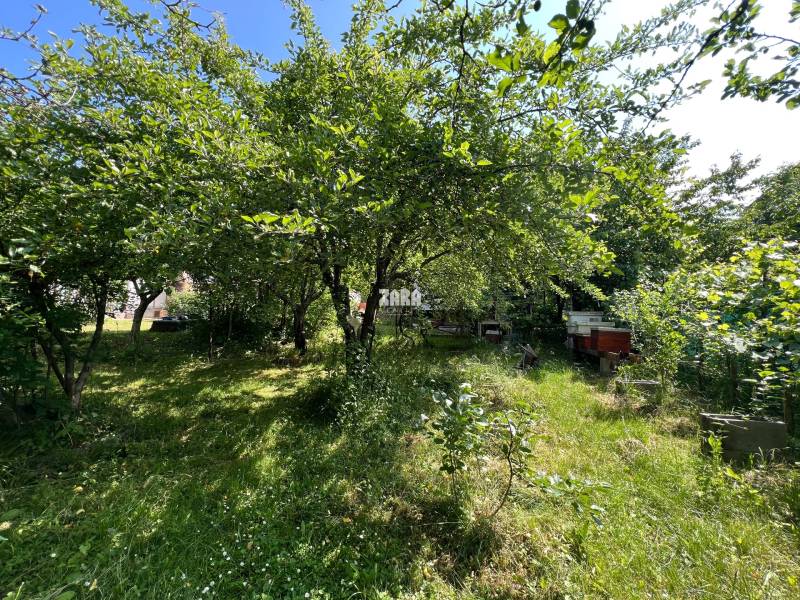 BUKOVEC: CHATA na celoročné bývanie, 2 podlažia, balkón,pozemok 639 m2