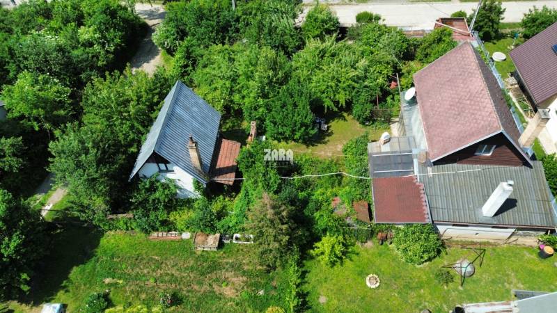 BUKOVEC: CHATA na celoročné bývanie, 2 podlažia, balkón,pozemok 639 m2