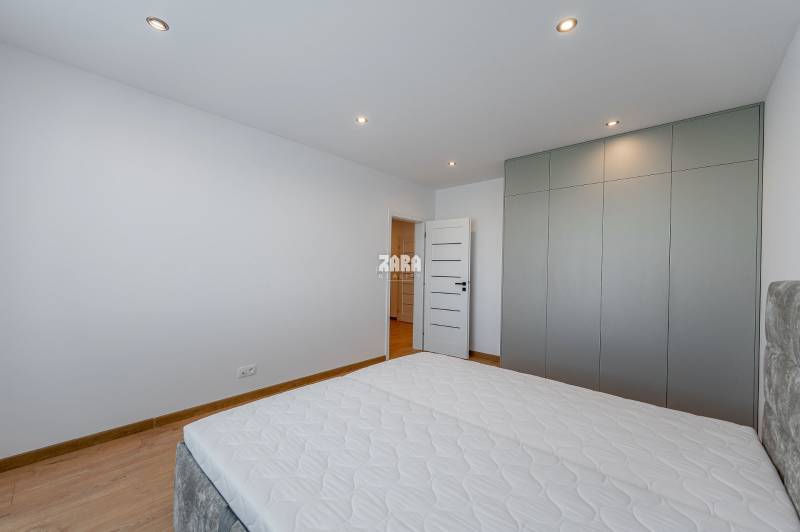 Tr.SNP - 2 izbový byt, loggia, 54 m2.Zariadený,KOMPLETNÁ REKONŠTRUKCIA