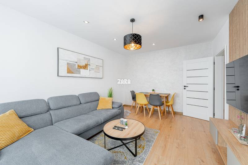 Tr.SNP - 2 izbový byt, loggia, 54 m2.Zariadený,KOMPLETNÁ REKONŠTRUKCIA