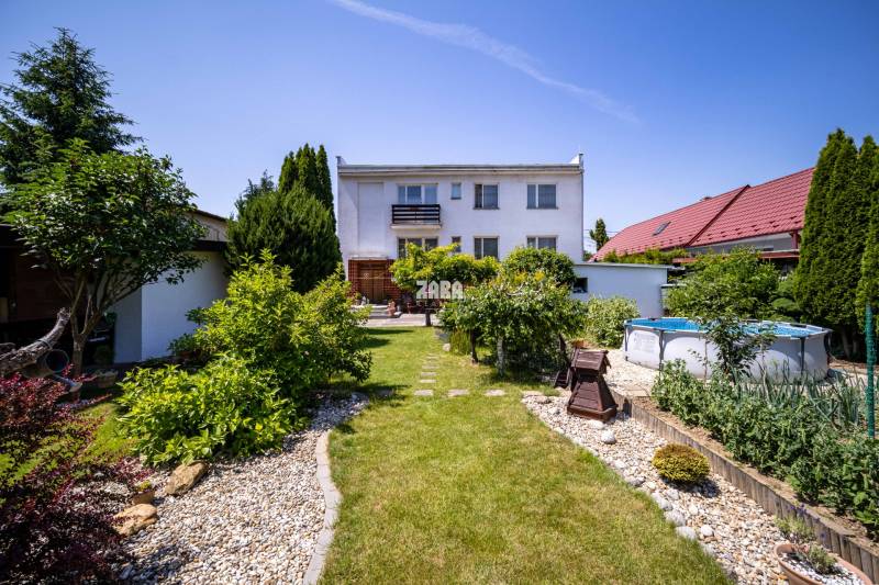 Vyšné Opátske - VÝNIMOČNÝ rod.dom 3 podlažný,10 izieb, pozemok 802 m2