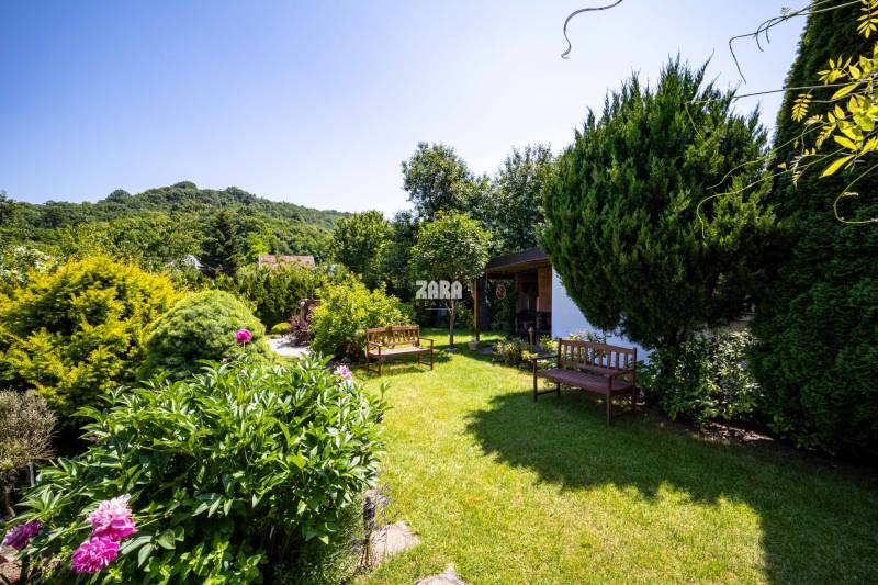 Vyšné Opátske - VÝNIMOČNÝ rod.dom 3 podlažný,10 izieb, pozemok 802 m2