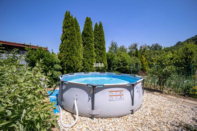 Vyšné Opátske - VÝNIMOČNÝ rod.dom 3 podlažný,10 izieb, pozemok 802 m2