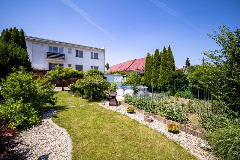 Vyšné Opátske - VÝNIMOČNÝ rod.dom 3 podlažný,10 izieb, pozemok 802 m2