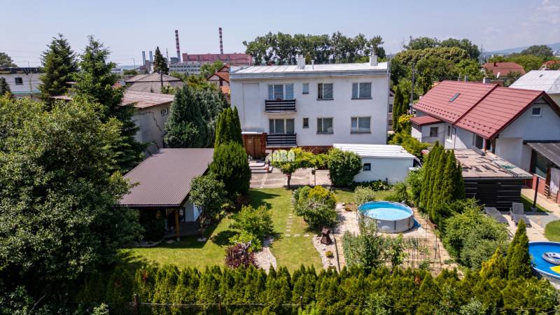 Vyšné Opátske - VÝNIMOČNÝ rod.dom 3 podlažný,10 izieb, pozemok 802 m2