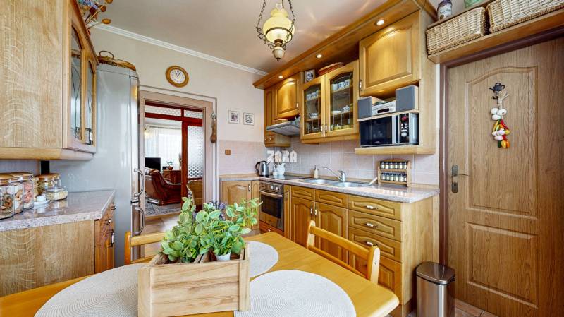 Vyšné Opátske - VÝNIMOČNÝ rod.dom 3 podlažný,10 izieb, pozemok 802 m2