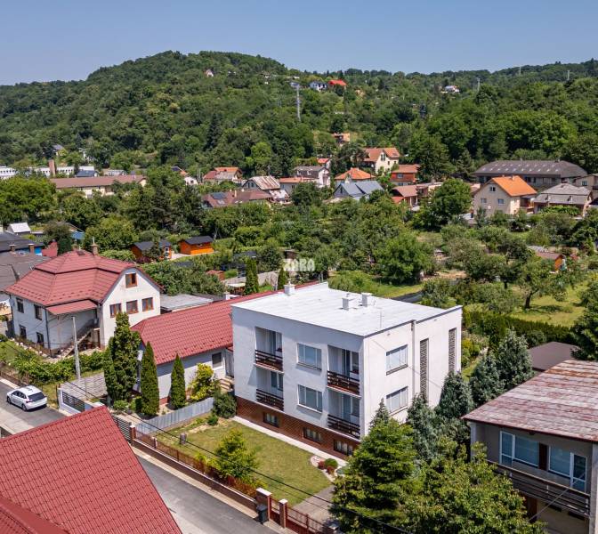 Vyšné Opátske - VÝNIMOČNÝ rod.dom 3 podlažný,10 izieb, pozemok 802 m2