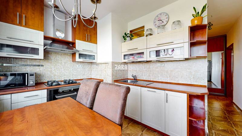 FURČA - PČĽ Pekný, ZARIADENÝ 3 izb. byt 68 m²  + loggia. Rekonštrukcia