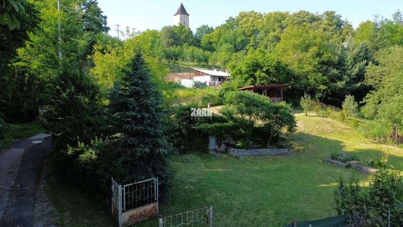 SVINICA  - Pekný stavebný pozemok 612 m2, VŠETKY inžinierske siete
