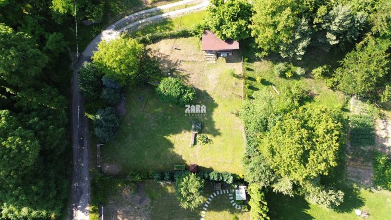 SVINICA  - Pekný stavebný pozemok 612 m2, VŠETKY inžinierske siete