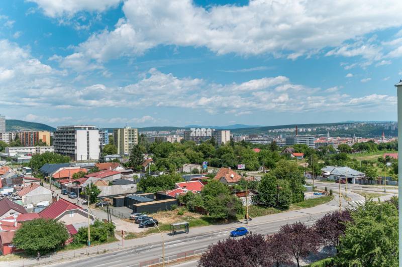 TERASA - PRAŽSKÁ, krásny 3 izb.byt po novej rekonštrukcii,65 m2,loggia