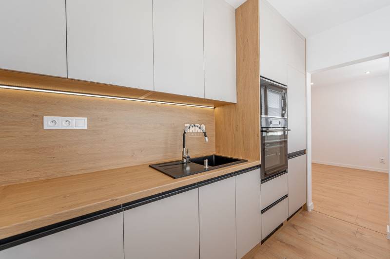 TERASA - PRAŽSKÁ, krásny 3 izb.byt po novej rekonštrukcii,65 m2,loggia