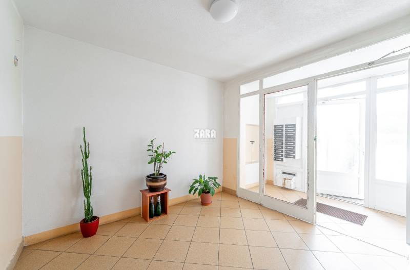 TERASA - PRAŽSKÁ, krásny 3 izb.byt po novej rekonštrukcii,65 m2,loggia