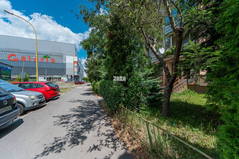 TERASA - PRAŽSKÁ, krásny 3 izb.byt po novej rekonštrukcii,65 m2,loggia