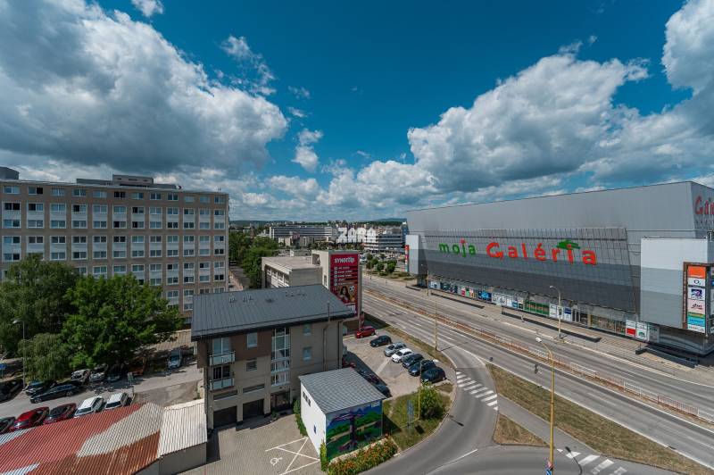 TERASA - PRAŽSKÁ, krásny 3 izb.byt po novej rekonštrukcii,65 m2,loggia