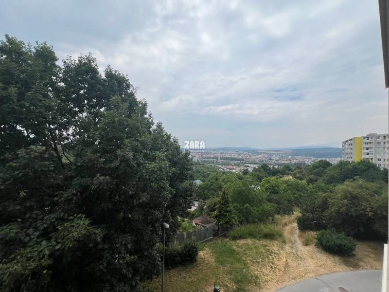 FURČA: Dvorkinova: 4 izbový byt, 92 m² + loggia. MAKLÉR ODPORÚČA