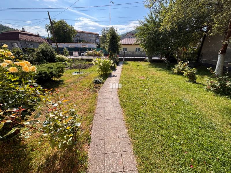  Margecany, rodinný dom centrum obce, veľký lukratívny pozemok 1235 m2