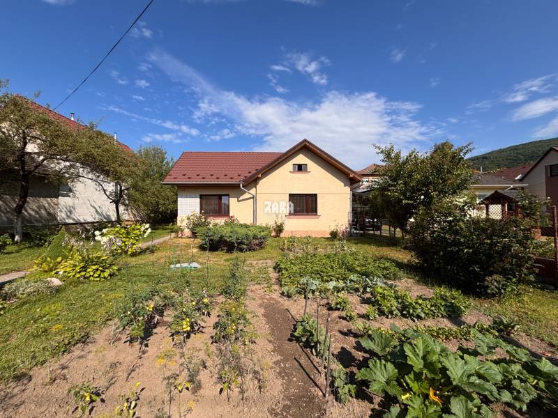  Margecany, rodinný dom centrum obce, veľký lukratívny pozemok 1235 m2