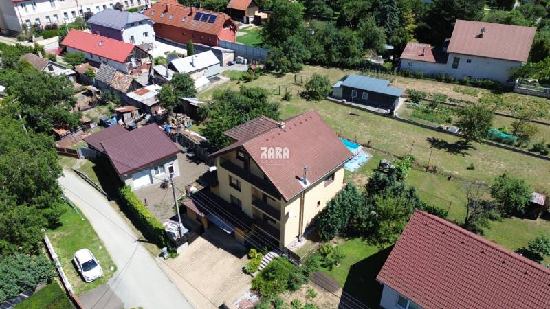 Vyšná Myšľa - rodinný dom.Bývanie v 3 samostatných bytových jednotkách