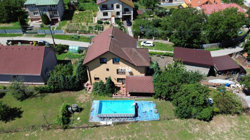 Vyšná Myšľa - rodinný dom.Bývanie v 3 samostatných bytových jednotkách